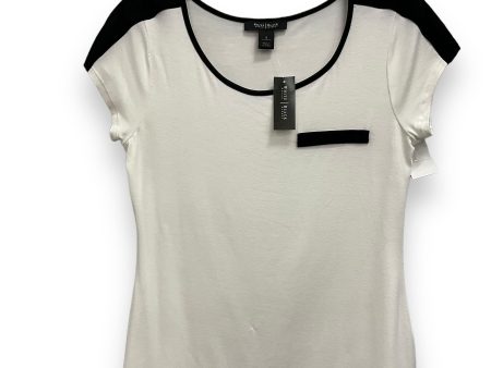 Black & White Top Short Sleeve White House Black Market, Size S on Sale