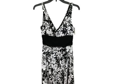 Black & White Dress Casual Short White House Black Market, Size S on Sale