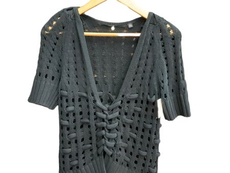 Black Top Short Sleeve Knitted And Knotted, Size S For Sale